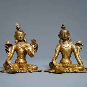 Twee verguld bronzen figuren van Tara, Tibet of Mongolië, 17/18e eeuw — foto 2