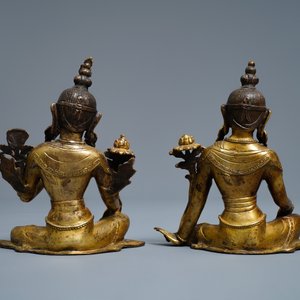 Twee verguld bronzen figuren van Tara, Tibet of Mongolië, 17/18e eeuw — foto 4