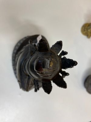 Twee vergulde bronzen Boeddha sculpturen en één ijzeren, Tibet, 19/20e eeuw — foto 5