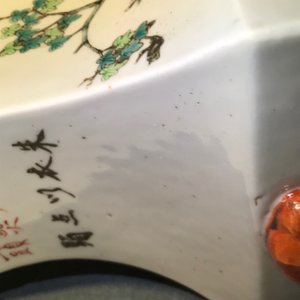 Twee vierkante Chinese qianjiang cai vazen met boeddhistische leeuwen en dames, 19/20e eeuw — foto 14