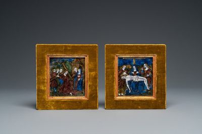 Twee vierkante email plaquettes met de Kruisdraging en de piëta, Limoges, Frankrijk, 16e eeuw