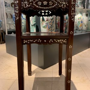 Twee Viëtnamese of Chinese houten sokkels met parelmoer inlegwerk, 19e eeuw — foto 30
