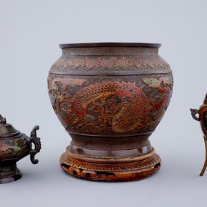 Twee wierookbranders en een jardinière in Chinese cloisonné, 19/20e — foto 2