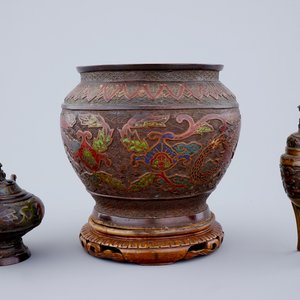 Twee wierookbranders en een jardinière in Chinese cloisonné, 19/20e — foto 3
