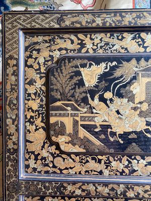 Twee zeer grote Chinese Canton panelen in verguld en zwart lakwerk, 19e eeuw — foto 2
