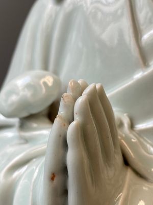Twee zeer grote Chinese wit-geglazuurde sculpturen van Luohan, Qianlong/Jiaqing — foto 13