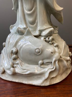 Twee zeer grote Chinese wit-geglazuurde sculpturen van Luohan, Qianlong/Jiaqing — foto 8