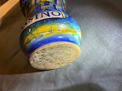 Twee zeldzame albarelli in polychrome Italiaanse majolica, Urbino of Venetië, 16e eeuw — foto 4