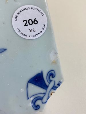 Twee zeldzame Chinese blauw-witte tegels met een geleerde en een wachter, Transitie periode — foto 24