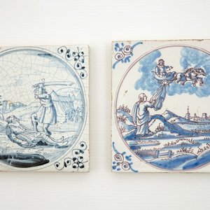 Twee zeldzame vroege bijbeltegels, 17/18e eeuw — foto 1