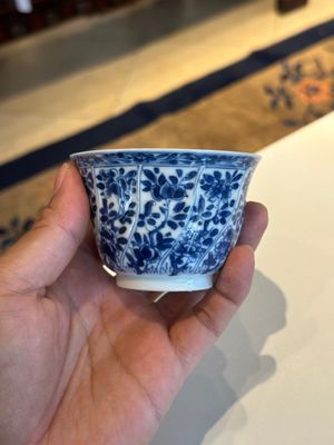 Twelve Chinese blue and white cups and saucers with floral design, jade mark, Kangxi — photo 11