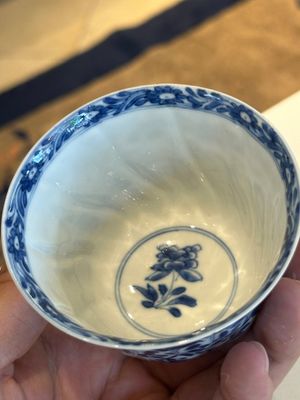Twelve Chinese blue and white cups and saucers with floral design, jade mark, Kangxi — photo 13