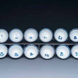 Twelve Chinese blue and white cups and saucers with floral design, jade mark, Kangxi — photo 6