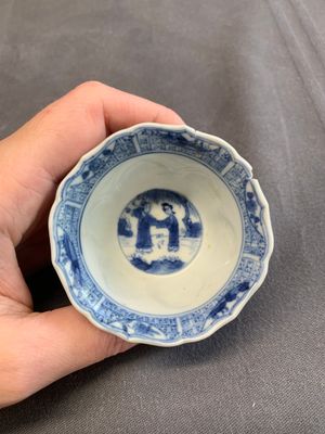 Twelve Chinese blue and white saucers and eight cups, Kangxi/Yongzheng — photo 19