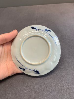 Twelve Chinese blue and white saucers and eight cups, Kangxi/Yongzheng — photo 22