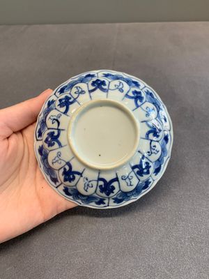 Twelve Chinese blue and white saucers and eight cups, Kangxi/Yongzheng — photo 51
