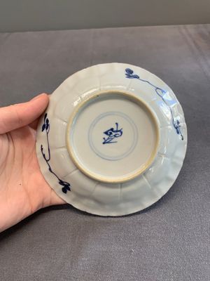 Twelve Chinese blue and white saucers and eight cups, Kangxi/Yongzheng — photo 57