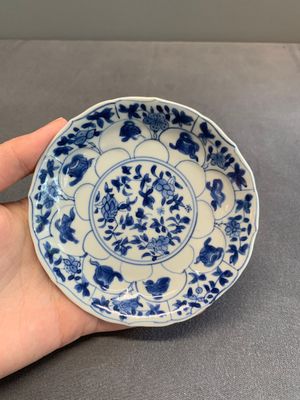 Twelve Chinese blue and white saucers and eight cups, Kangxi/Yongzheng — photo 58