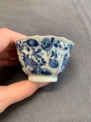 Twelve Chinese blue and white saucers and eight cups, Kangxi/Yongzheng — photo 70