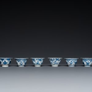 Twelve Chinese blue and white saucers and eight cups, Kangxi — photo 11