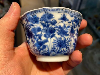 Twelve Chinese blue, white and famille rose cups and saucers, Kangxi/Yongzheng — photo 3