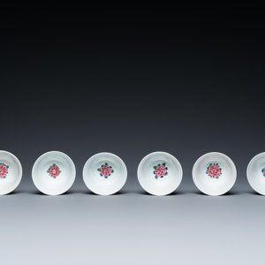 Twelve Chinese blue, white and famille rose cups and saucers, Kangxi/Yongzheng — photo 14