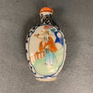 Twelve Chinese famille rose and verte porcelain snuff bottles, 19/20th C. — photo 21