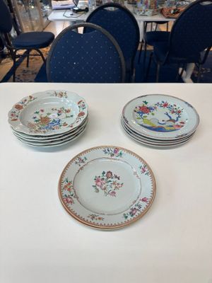 Twelve Chinese famille rose plates with floral design, Qianlong — 照片 1