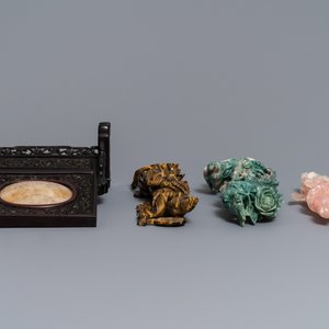 Twelve Chinese hardstone sculptures and a plaque mounted in a wooden table screen, 19/20th C. — 照片 7