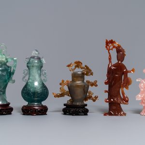 Twelve Chinese hardstone sculptures and a plaque mounted in a wooden table screen, 19/20th C. — 照片 9