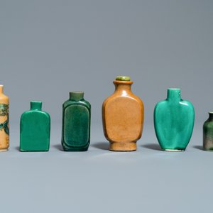 Twelve Chinese monochrome and sancai-glazed snuff bottles, 19/20th C. — photo 3