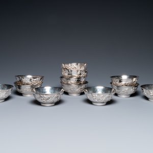 Twelve Chinese silver 'dragon and phoenix' bowls, Republic — photo 2
