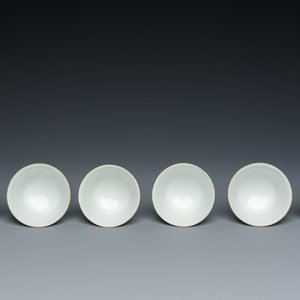 Twelve Chinese turquoise-ground grisaille-decorated Dayazhai wine cups, Yong Qing Chang Chun 永慶長春 mark, Guangxu — 照片 12