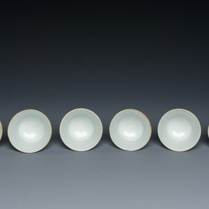 Twelve Chinese turquoise-ground grisaille-decorated Dayazhai wine cups, Yong Qing Chang Chun 永慶長春 mark, Guangxu — 照片 6