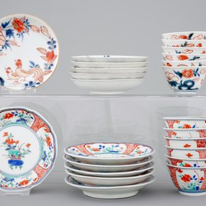Twelve Japanese porcelain cups and saucers, Imari and Kakiemon, 18th C. — photo 1