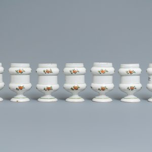 Twelve polychrome Italian pharmacy jars, Antonibon, Nove di Bassano, second half 18th C. — 照片 4