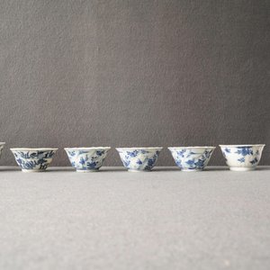 Twenty Chinese blue and white cups and twenty-four saucers, Kangxi — 照片 16