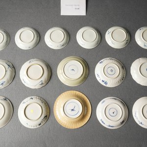Twenty Chinese blue and white cups and twenty-four saucers, Kangxi — 照片 21