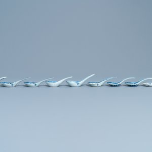 Twenty Chinese blue and white spoons, 19/20th C. — photo 4