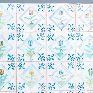 Twenty four polychrome Dutch Delft 'flower' tiles, 17th C. — 照片 4