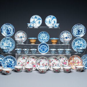 Twenty-two Chinese blue and white and famille rose cups and nineteen saucers, Kangxi and later — 照片 1