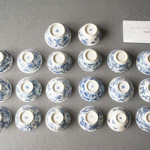 Twintig blauw-witte Chinese koppen en vierentwintig schotels, Kangxi — foto 19