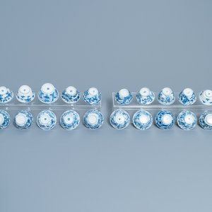 Twintig blauw-witte Chinese koppen en vierentwintig schotels, Kangxi — foto 10