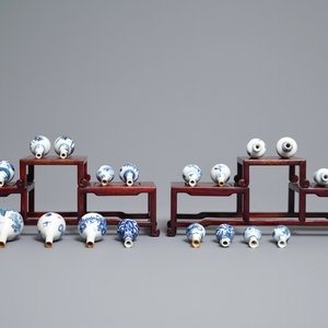 Twintig Chinese blauw-witte miniatuur vaasjes, Kangxi — foto 6