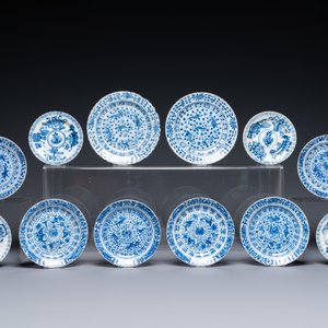 Twintig Chinese blauw-witte schotels en negentien koppen, Kangxi en later — foto 2