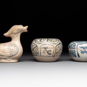 Two Annamese of Vietnamese covered boxes and a bird-form water dropper, 16/17th C. — foto 4