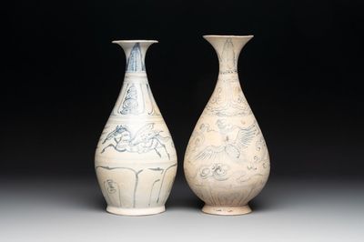Two Annamese or Vietnamese blue and white pear-shaped bottle vases, 15th C.