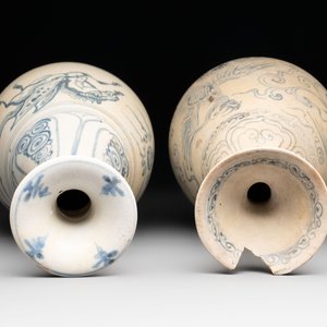 Two Annamese or Vietnamese blue and white pear-shaped bottle vases, 15th C. — photo 5