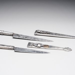 Two Argentinian silver gaucho knives with finely engraved design, 19th C. — 照片 2