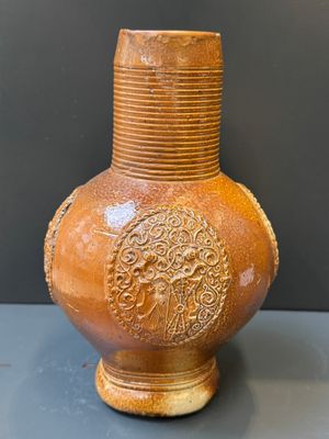 Two armorial stoneware jugs, Raeren, one dated 1586, 16/17th C. — photo 15